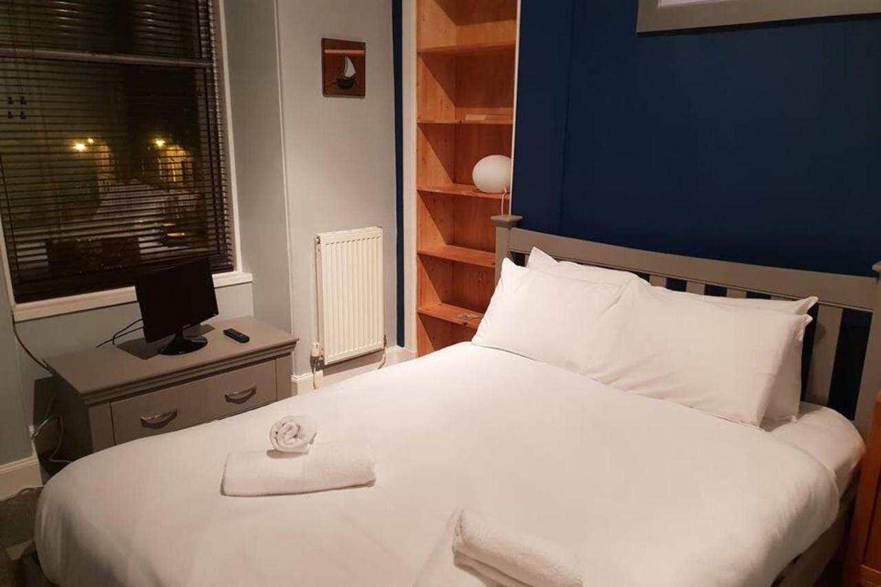 Bright 1 Bedroom Apartment Near City Centre Edinburg Exteriör bild