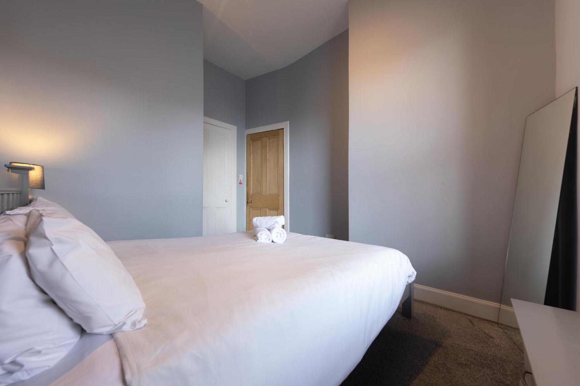 Bright 1 Bedroom Apartment Near City Centre Edinburg Exteriör bild